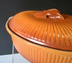 Plat à terrine à faisan / cocotte avec couvercle en majolique en