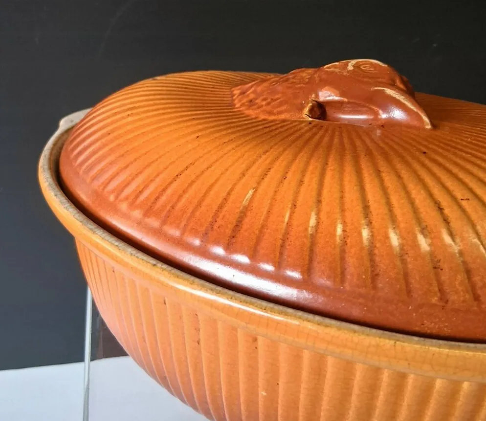 Plat à terrine à faisan / cocotte avec couvercle en majolique en