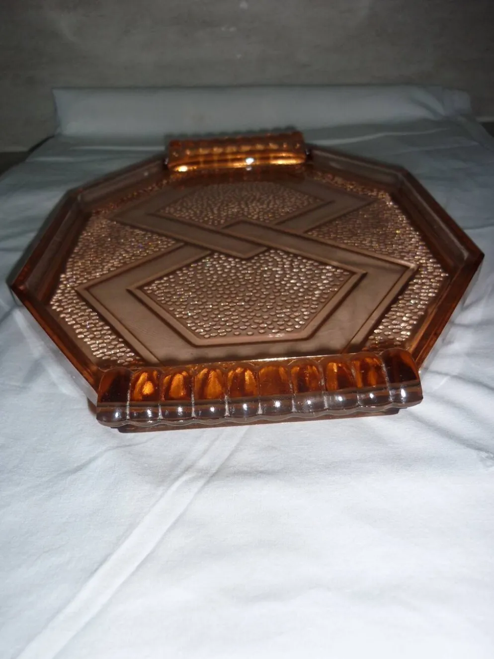 Plat transparent en verre rose art-déco
