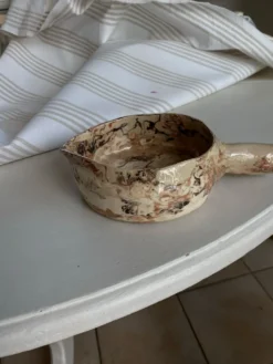 Poêlon en céramique mêlée fait main