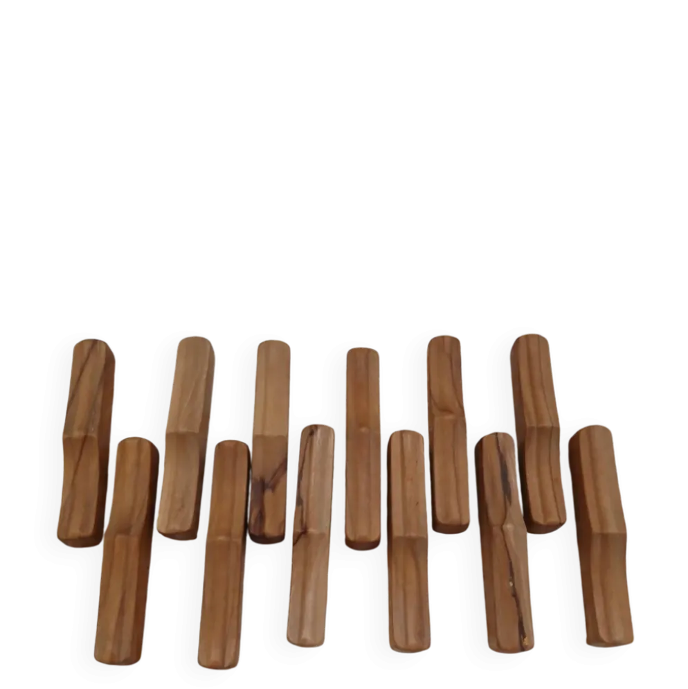 12 porte-couteaux anciens en bois d'olivier