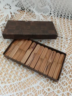 12 porte-couteaux anciens en bois d'olivier