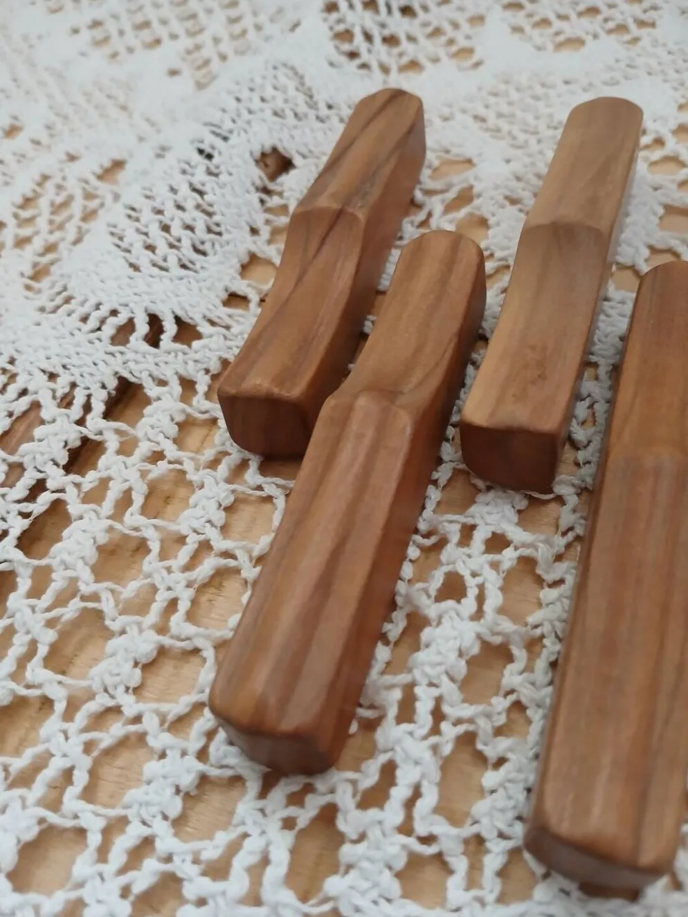 12 porte-couteaux anciens en bois d'olivier