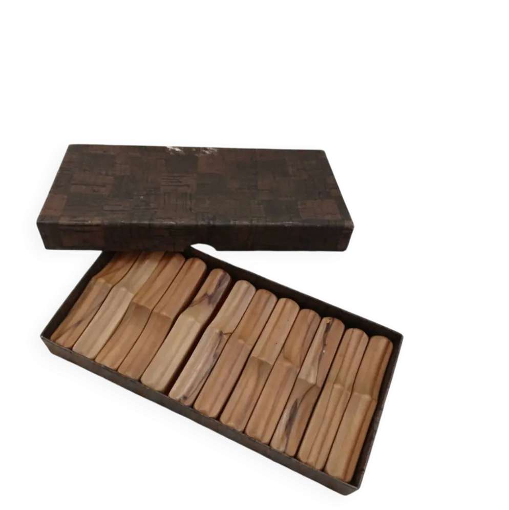 12 porte-couteaux anciens en bois d'olivier