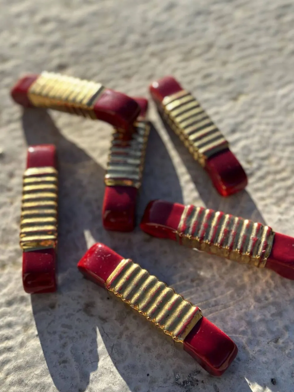 Porte-couteaux Art Déco (x6) – Verre rouge et doré, géométrique