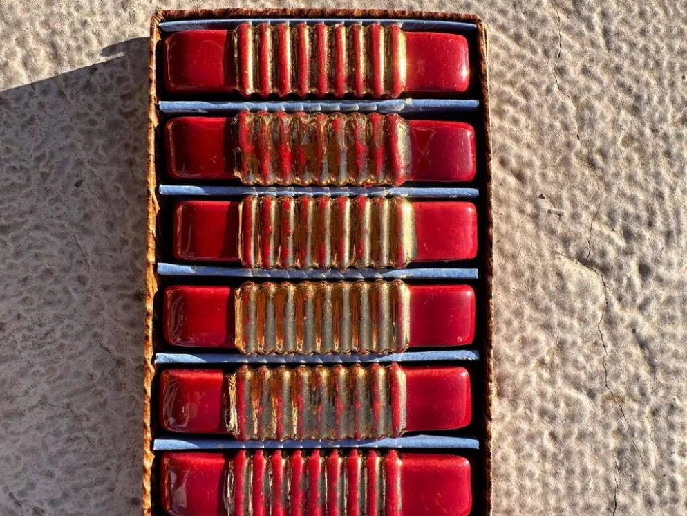 Porte-couteaux Art Déco (x6) – Verre rouge et doré, géométrique