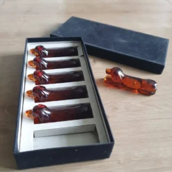 Porte couteaux chiens en verre moulé