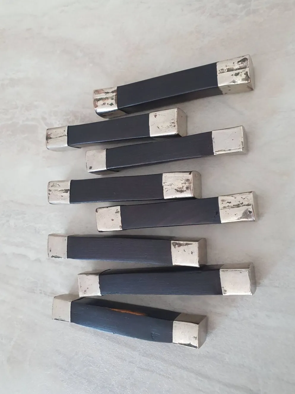 Porte couteaux en bois en Alpaca avec décor ethnique