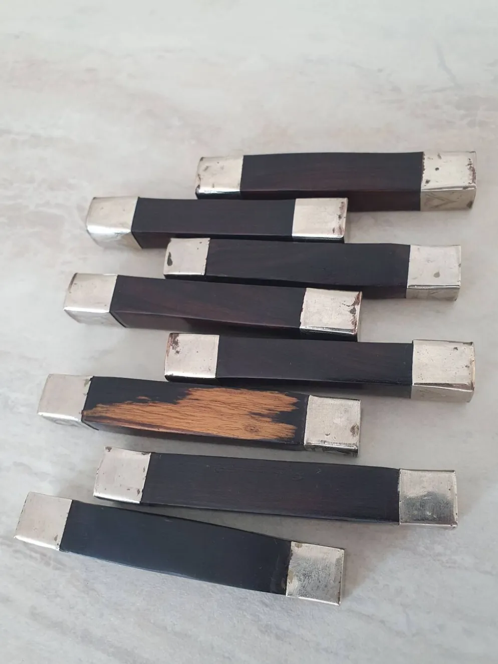 Porte couteaux en bois en Alpaca avec décor ethnique