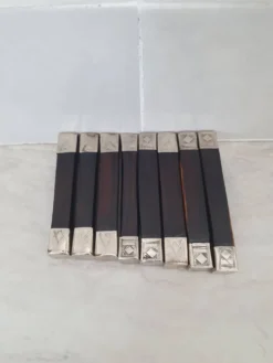 Porte couteaux en bois en Alpaca avec décor ethnique