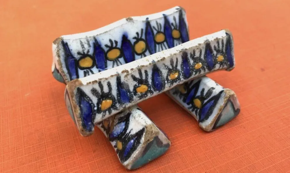 4 porte-couteaux en céramique émaillée Tunisienne de Nabeul, années 1920-1940