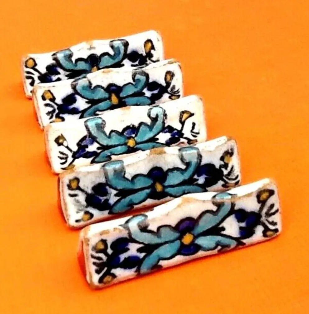 5 porte-couteaux en céramique tunisienne Nabeul, années 1920-1940