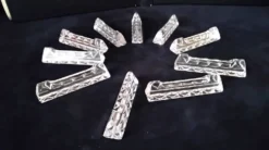 10 porte-couteaux en cristal au plomb de forme triangulaire