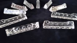 10 porte-couteaux en cristal au plomb de forme triangulaire