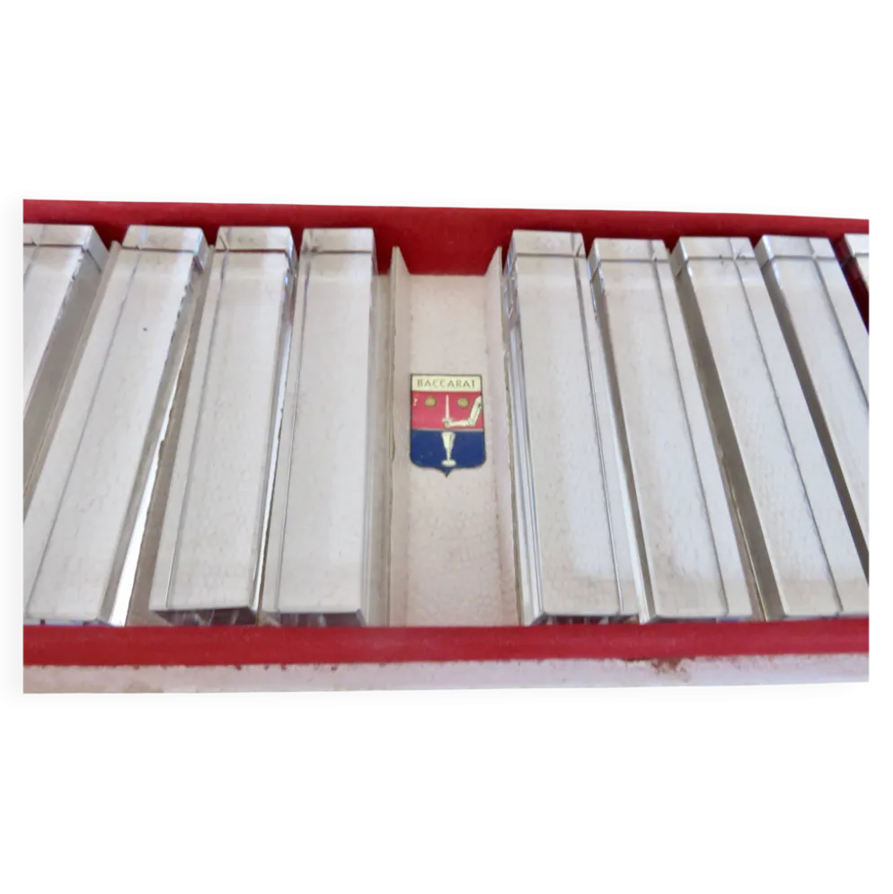 12 porte couteaux en cristal Baccarat, dans leur boite d'origine, 40-50