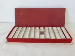 12 porte couteaux en cristal Baccarat, dans leur boite d'origine, 40-50