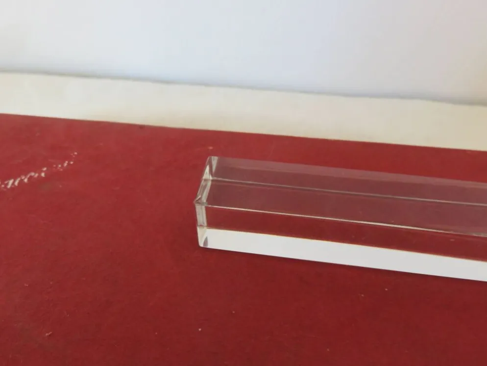 12 porte couteaux en cristal Baccarat, dans leur boite d'origine, 40-50