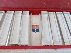 12 porte couteaux en cristal Baccarat, dans leur boite d'origine, 40-50