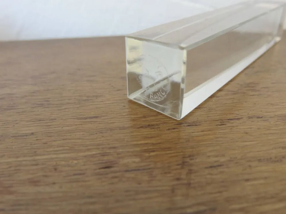 12 porte couteaux en cristal Baccarat, dans leur boite d'origine, 40-50