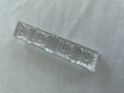 Porte-couteaux en cristal, Motif floral en relief, Art de la table vintage