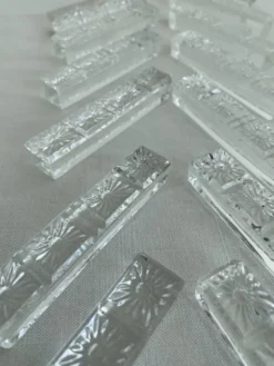 Porte-couteaux en cristal, Motif floral en relief, Art de la table vintage