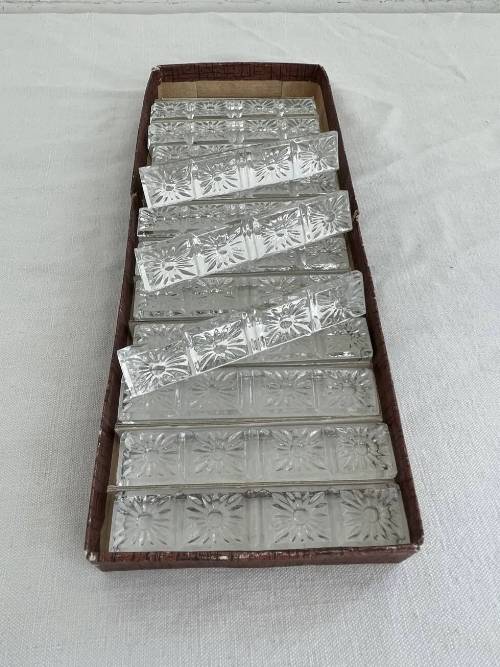 Porte-couteaux en cristal, Motif floral en relief, Art de la table vintage