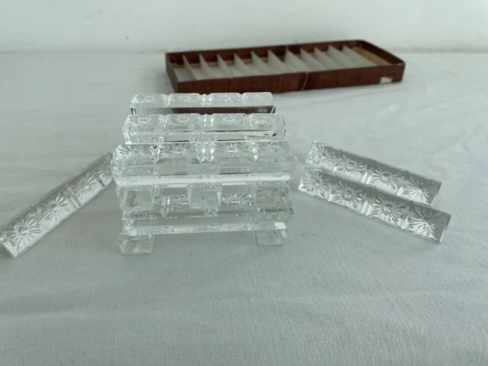 Porte-couteaux en cristal, Motif floral en relief, Art de la table vintage