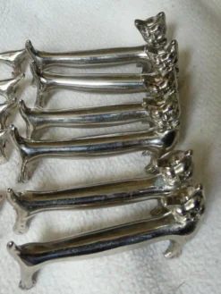 12 porte couteaux en métal argenté 6 chiens et 6 chats