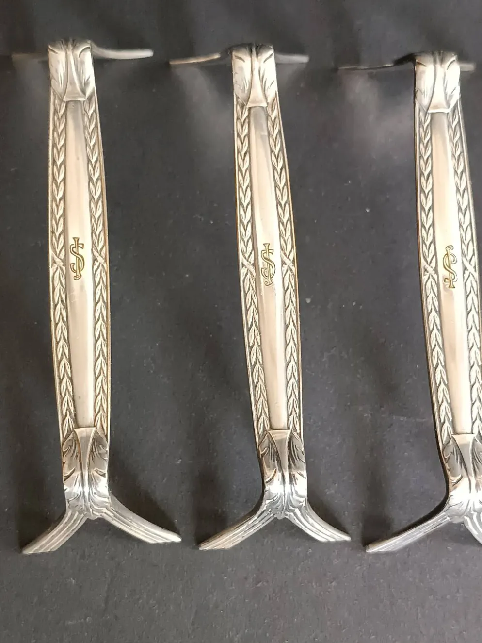 8 porte-couteaux en métal argenté, décor de palmettes, WMF 1880