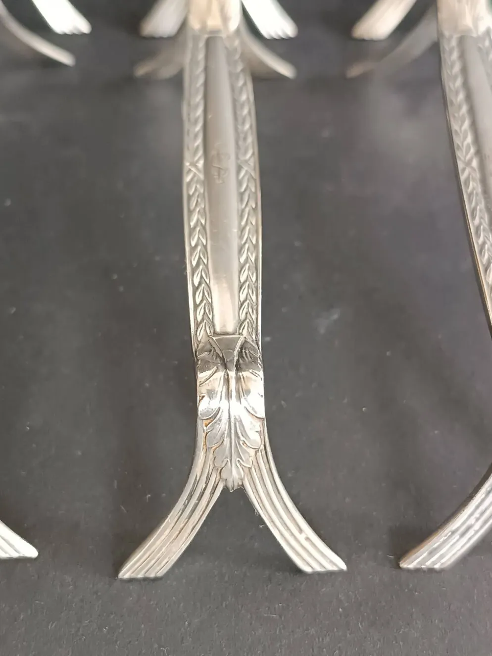 8 porte-couteaux en métal argenté, décor de palmettes, WMF 1880