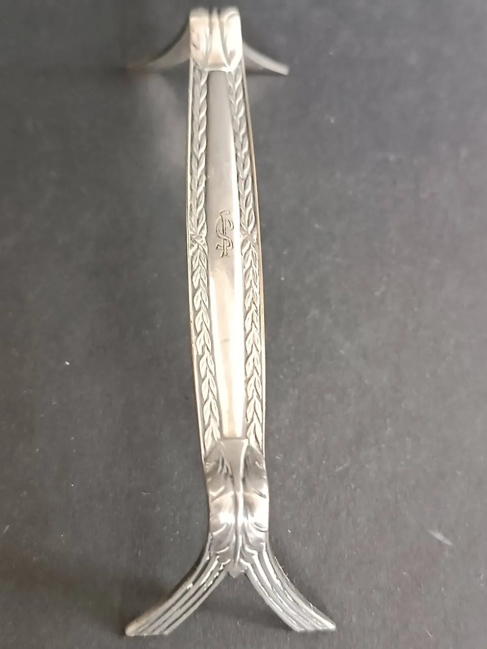 8 porte-couteaux en métal argenté, décor de palmettes, WMF 1880