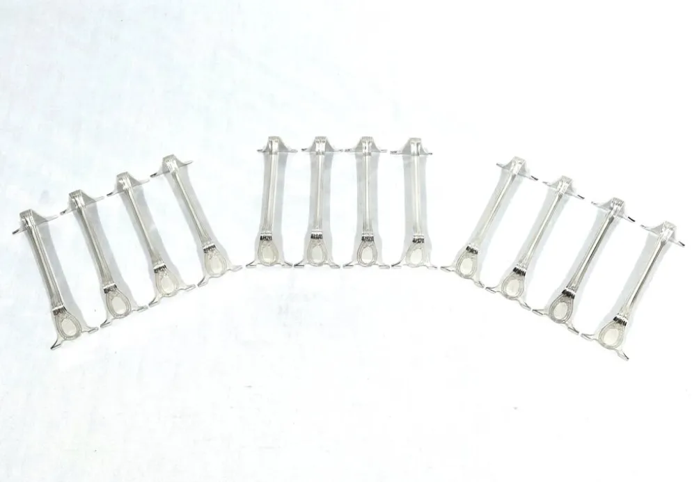 12 porte-couteaux en métal argenté style empire