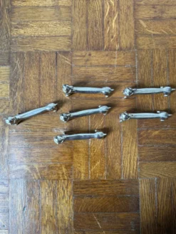 6 porte-couteaux en métal argenté chat