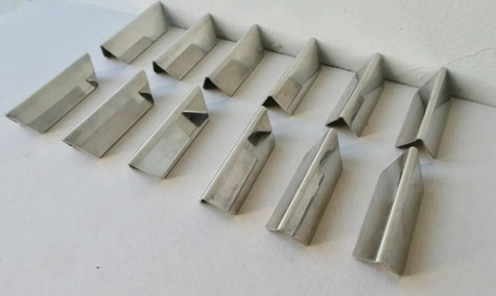 12 porte couteaux en métal chromé