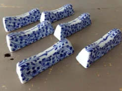 6 porte-couteaux en porcelaine bleue