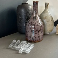 7 porte-couteaux en verre moulé