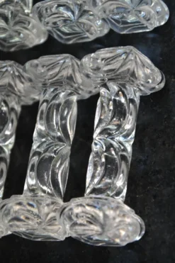 8 porte-couteaux en verre taillé