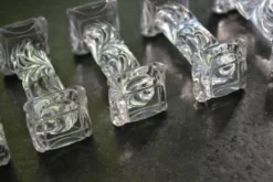 8 porte-couteaux en verre taillé