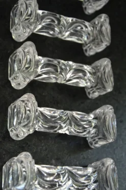 8 porte-couteaux en verre taillé