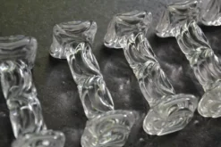 8 porte-couteaux en verre taillé