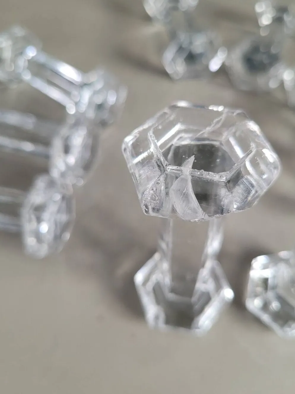 10 porte-couteaux hexagonaux en verre