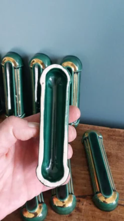 Porte couteaux Poët Laval en céramique vert emeraude et or