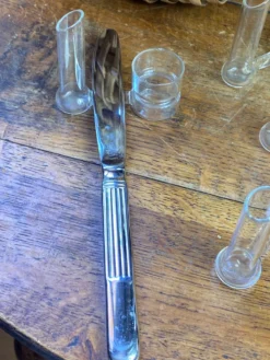 Porte-couteaux, soliflores et bougeoirs en verre soufflé