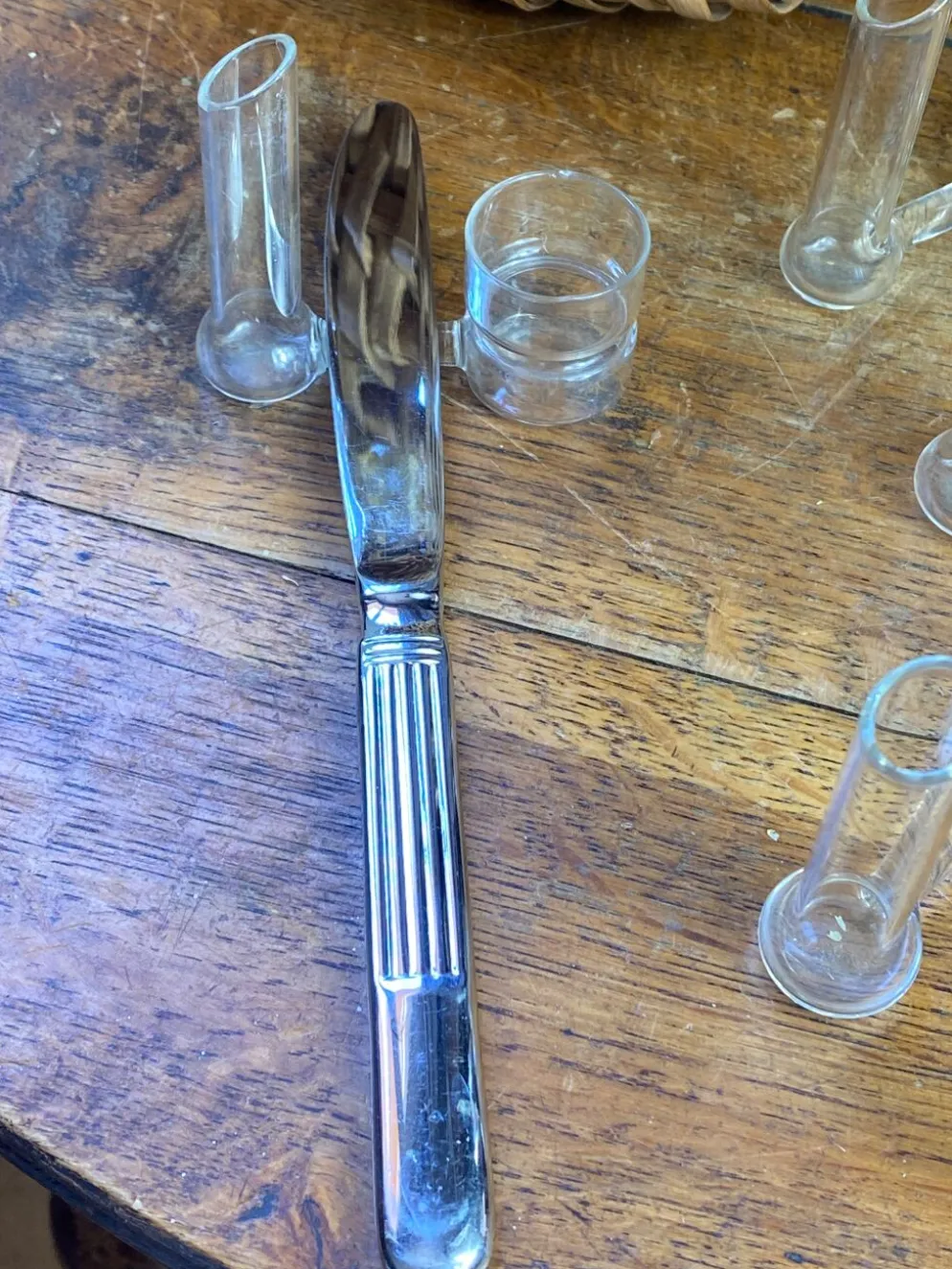 Porte-couteaux, soliflores et bougeoirs en verre soufflé