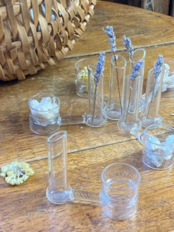 Porte-couteaux, soliflores et bougeoirs en verre soufflé