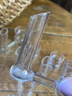 Porte-couteaux, soliflores et bougeoirs en verre soufflé