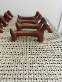 12 porte - couteaux teckel en grès