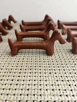 12 porte - couteaux teckel en grès