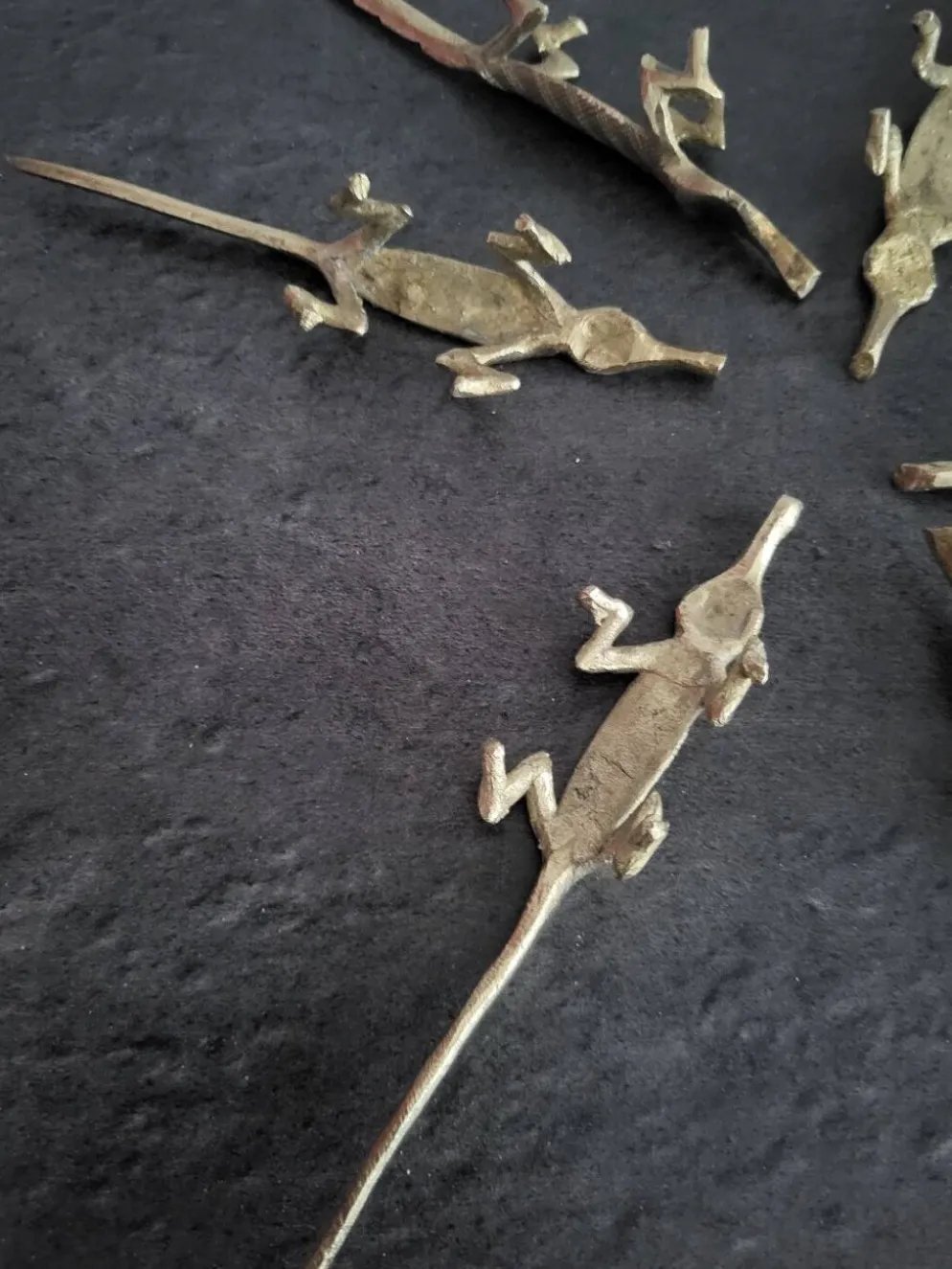 6 porte-couteaux vintage, crocodiles en laiton, en excellent état