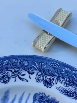Porte-couteaux Vintage en Céramique Crème et O